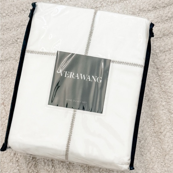 Vera Wang Other - NWT - Vera Wang- King Duvet Cover Set with Matching Shams Zig White/Grey, King